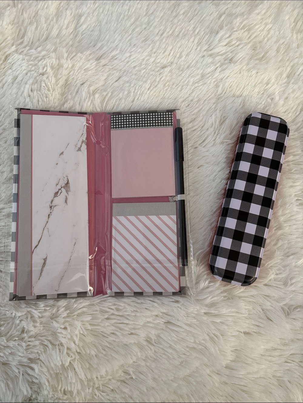 Buffalo Plaid / Pink Post-it Sticky Note Set with Black Pen & Pen Case NWT